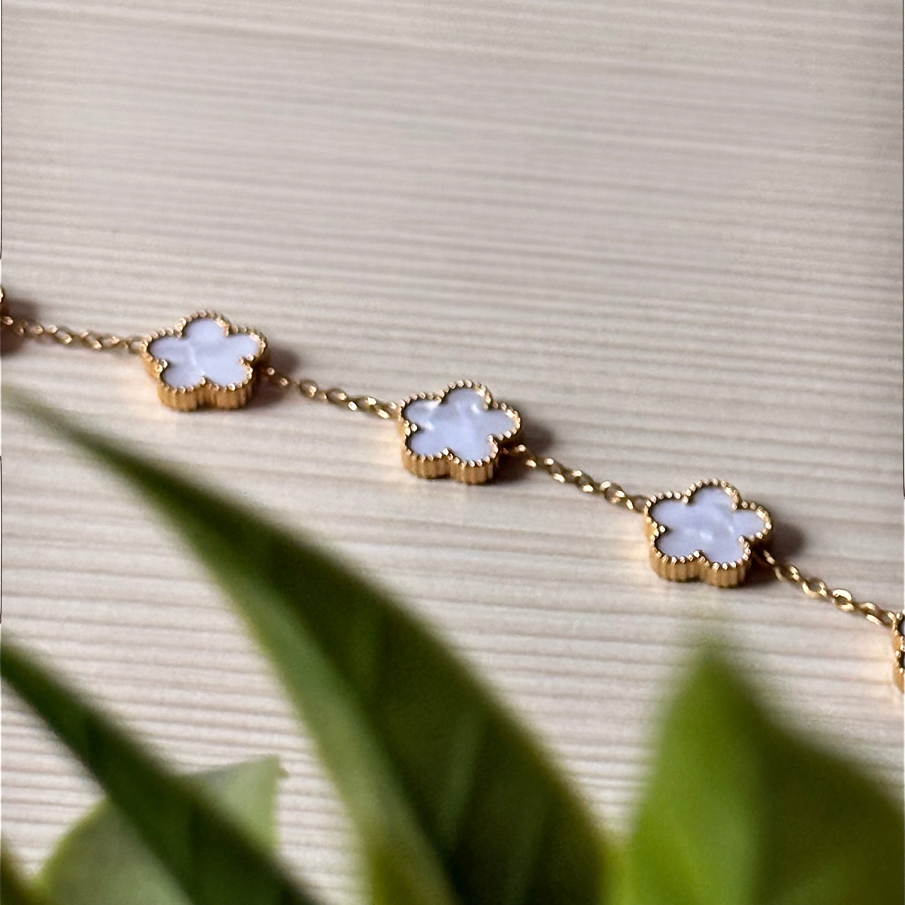 Fleur – Gold Charm Bracelet with White Flower Pendants