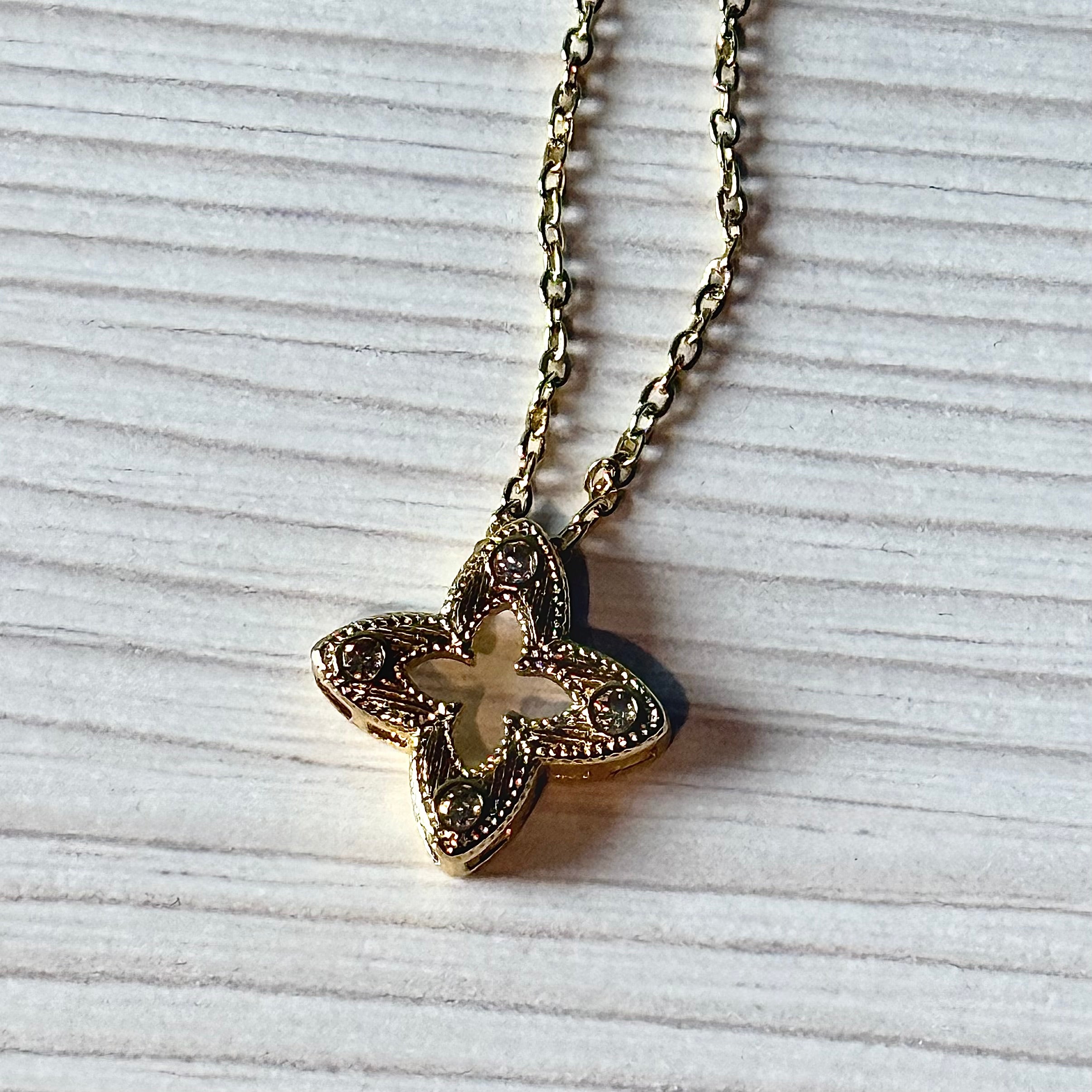 Trèfle – Gold Collar Necklace with Clover Charm